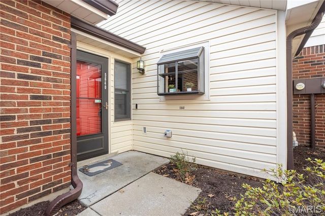 5640 Duchesne Parque Drive, St Louis, MO 63128