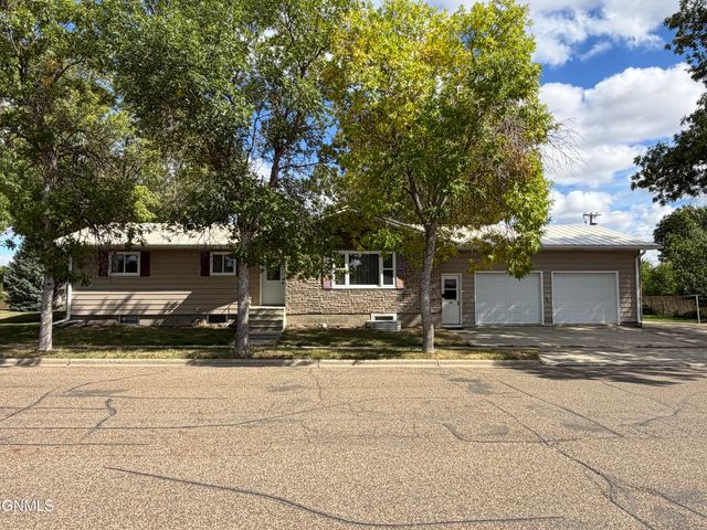 412 Central Avenue N, Beulah, ND 58523 property photo