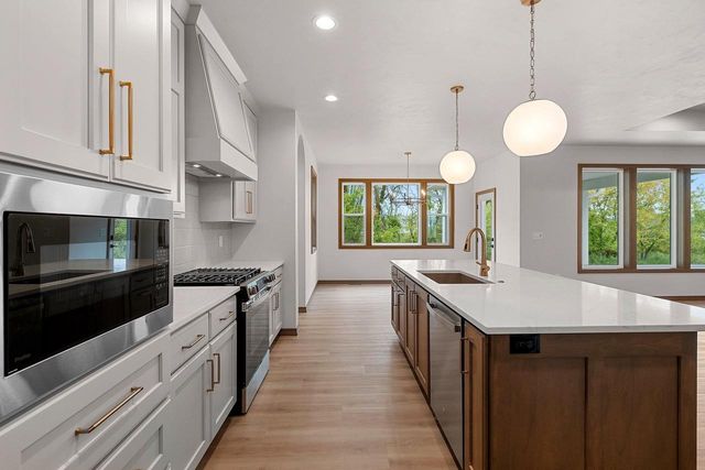 1582 RED HAWK LANDING TRAIL, De Pere, WI 54115