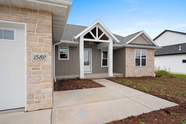 1582 RED HAWK LANDING TRAIL, De Pere, WI 54115
