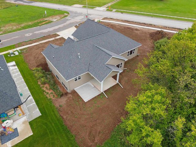 1582 RED HAWK LANDING TRAIL, De Pere, WI 54115