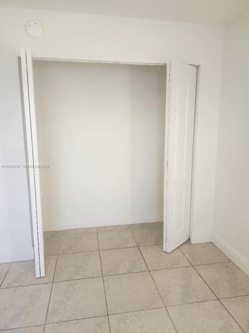 8240 SW 210th St 220, Cutler Bay, FL 33189