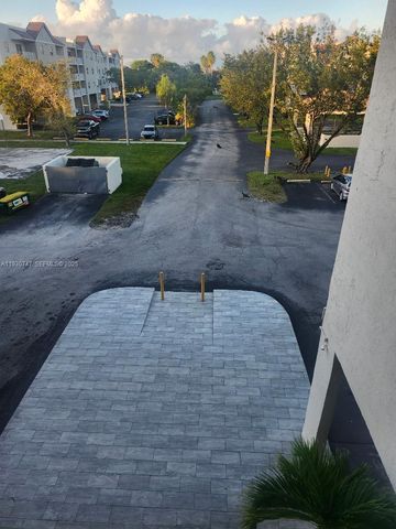 8240 SW 210th St 220, Cutler Bay, FL 33189