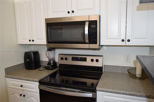 8240 SW 210th St 220, Cutler Bay, FL 33189