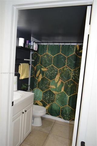 8240 SW 210th St 220, Cutler Bay, FL 33189