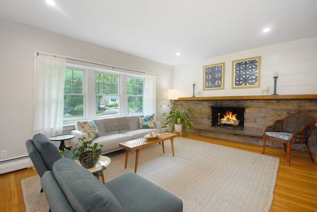 1 Duggan Rd, Acton, MA 01720