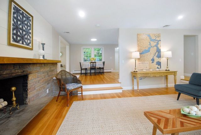 1 Duggan Rd, Acton, MA 01720