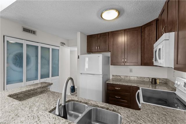 4702 Red Duck CT, Virginia Beach, VA 23462