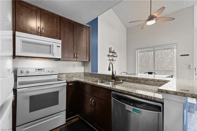 4702 Red Duck CT, Virginia Beach, VA 23462