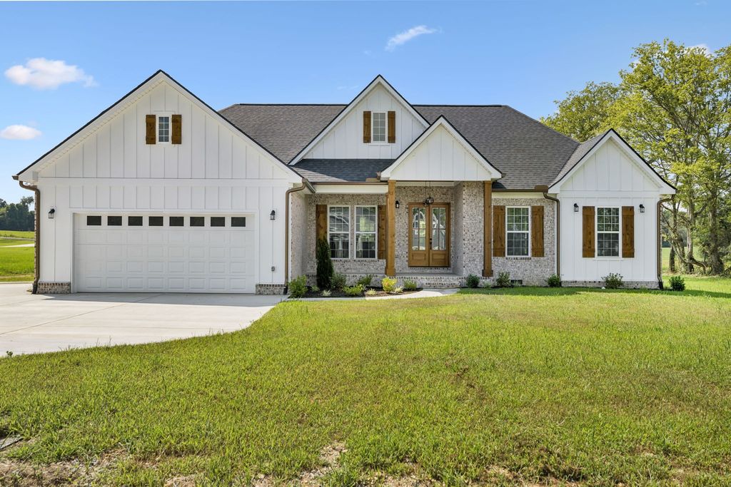 24 Hurst Dr, Leoma, TN 38468