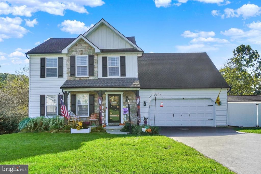 Image 1 of property listing at 450 ABBEY DR, Mount Wolf, PA 17347