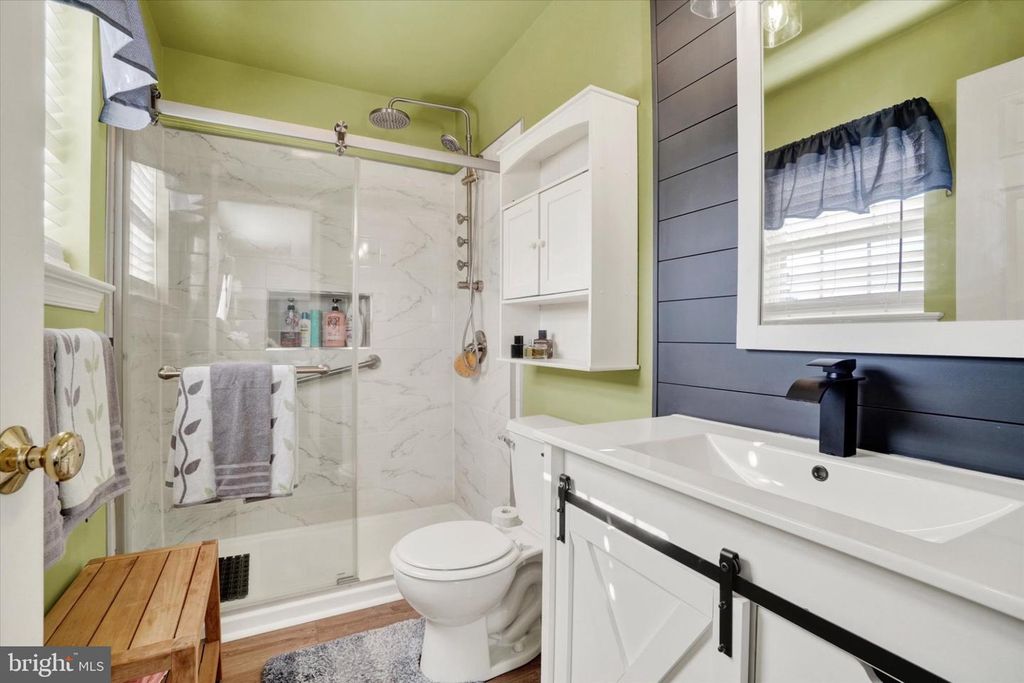 Image 16 of property listing at 450 ABBEY DR, Mount Wolf, PA 17347