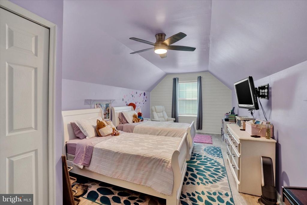 Image 17 of property listing at 450 ABBEY DR, Mount Wolf, PA 17347