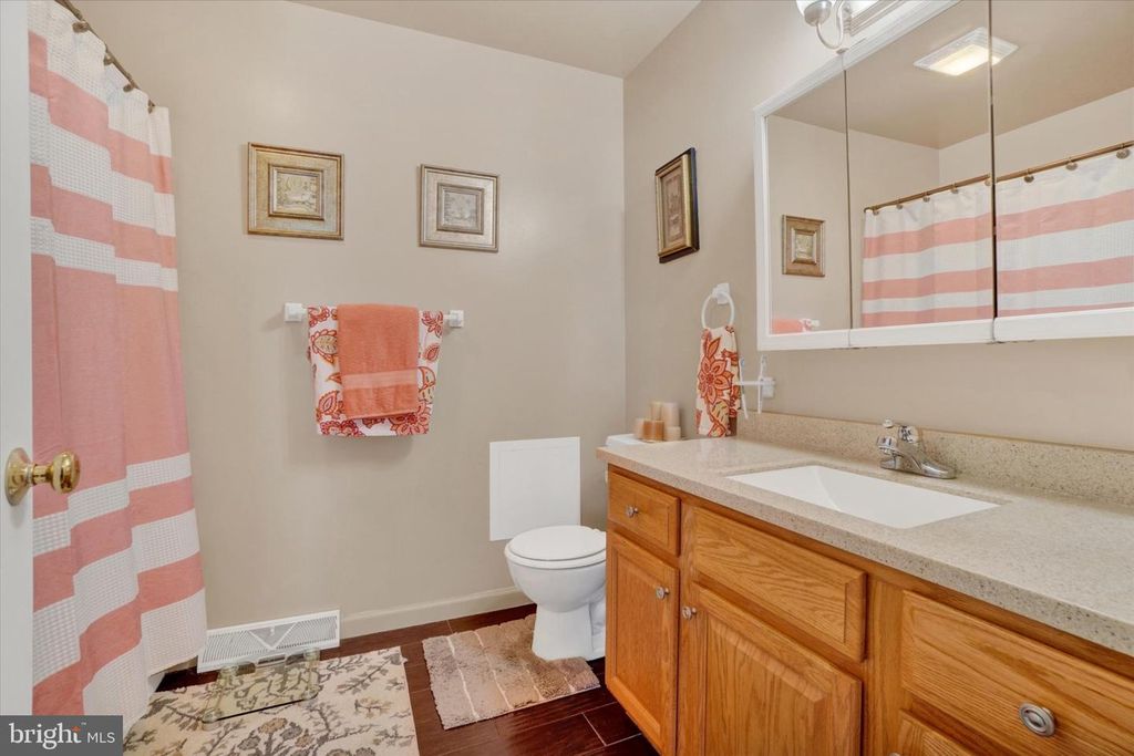 Image 19 of property listing at 450 ABBEY DR, Mount Wolf, PA 17347