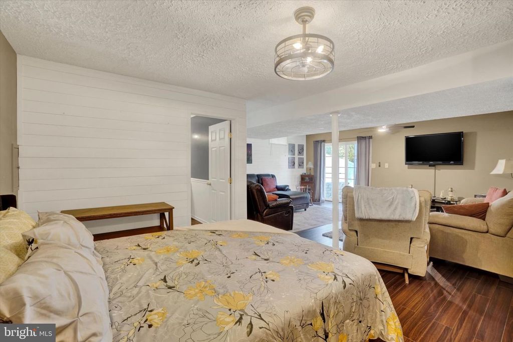 Image 22 of property listing at 450 ABBEY DR, Mount Wolf, PA 17347