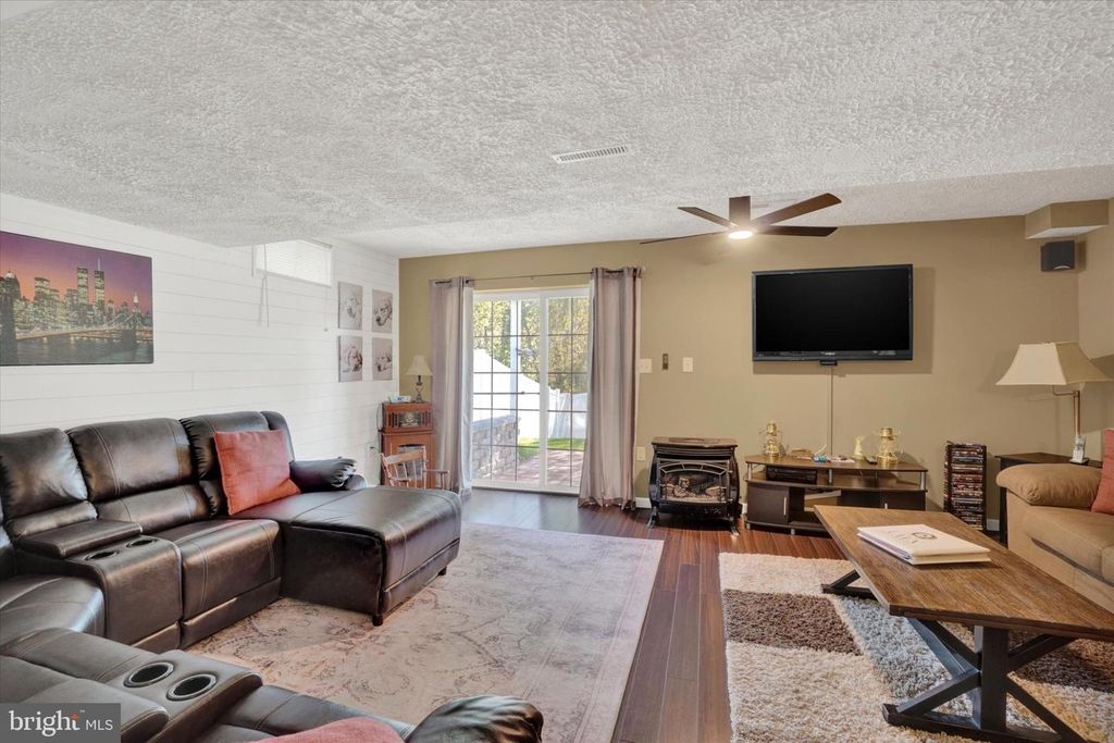 Image 23 of property listing at 450 ABBEY DR, Mount Wolf, PA 17347