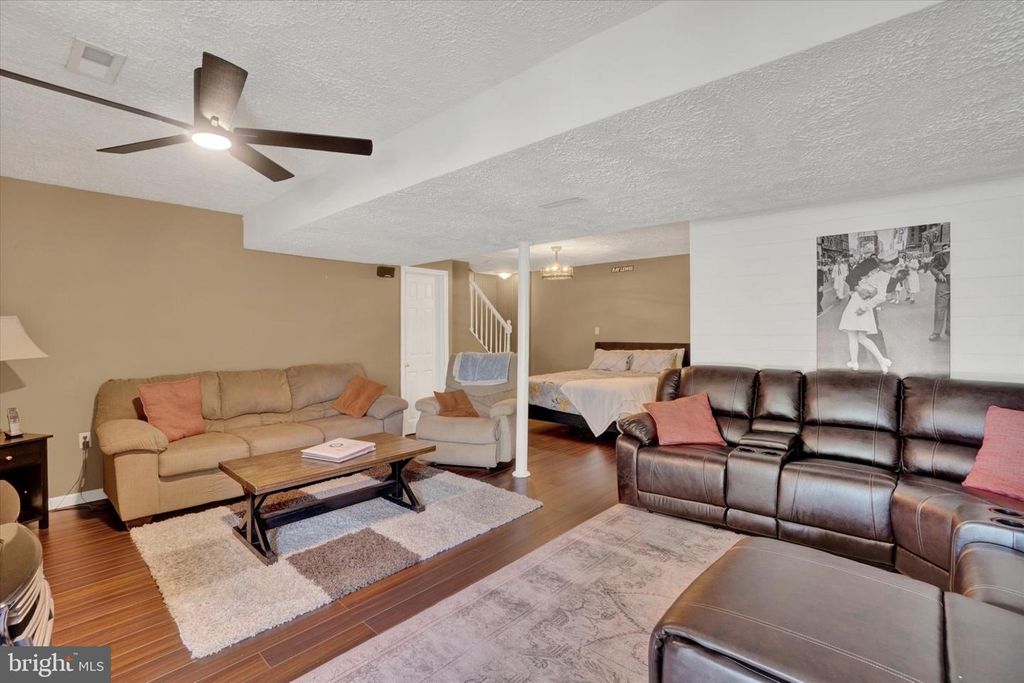 Image 24 of property listing at 450 ABBEY DR, Mount Wolf, PA 17347