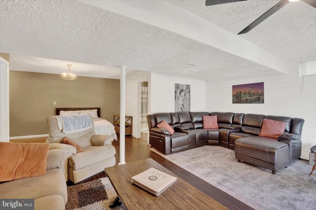 Image 25 of property listing at 450 ABBEY DR, Mount Wolf, PA 17347