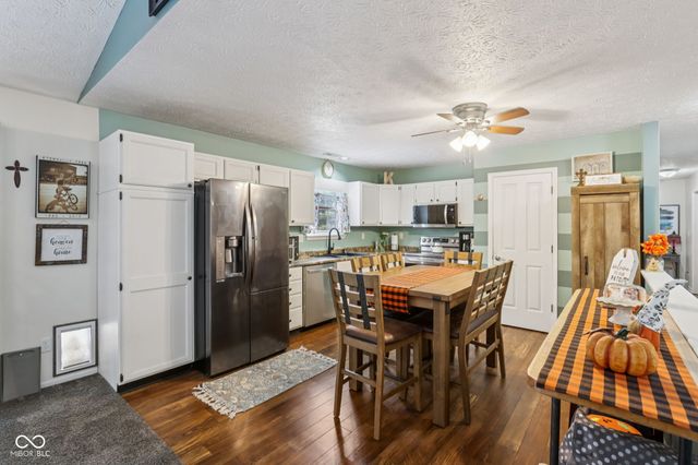 616 Sugar Maple Lane, Mooresville, IN 46158