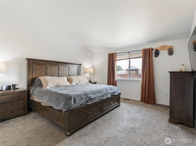 2708 180th Street E, Tacoma, WA 98445
