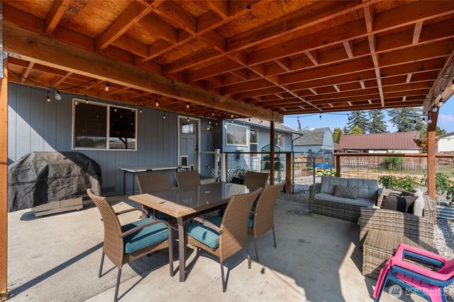 2708 180th Street E, Tacoma, WA 98445