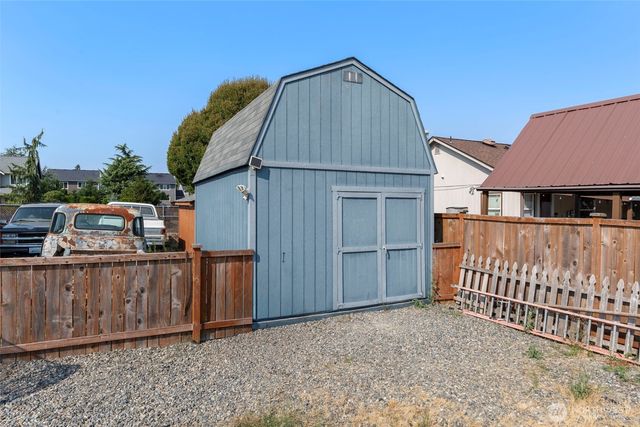 2708 180th Street E, Tacoma, WA 98445