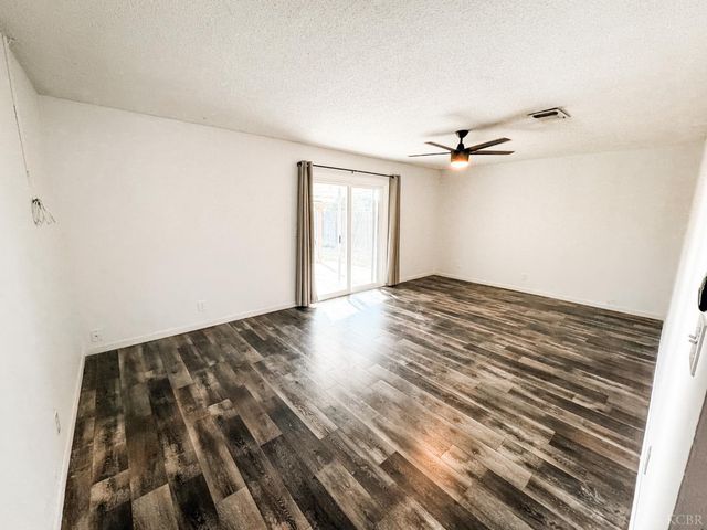 425 W Spring Lane, Lemoore, CA 93245