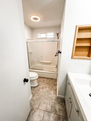 425 W Spring Lane, Lemoore, CA 93245