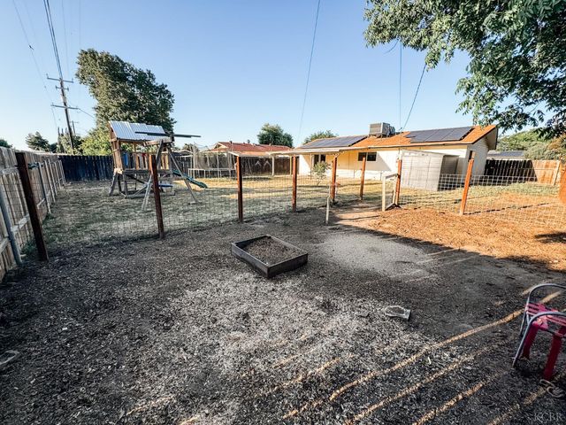 425 W Spring Lane, Lemoore, CA 93245