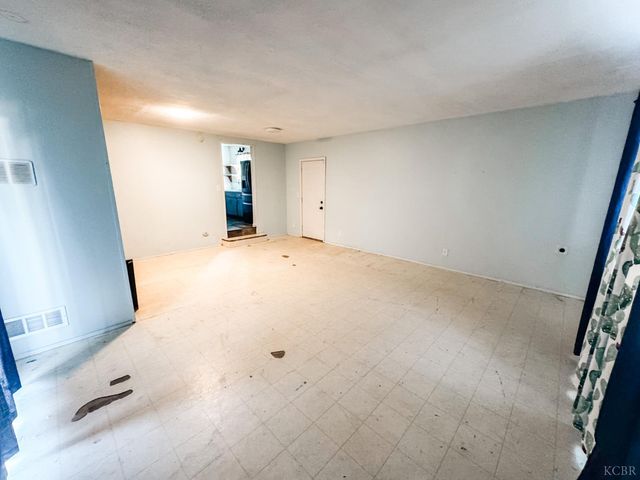 425 W Spring Lane, Lemoore, CA 93245