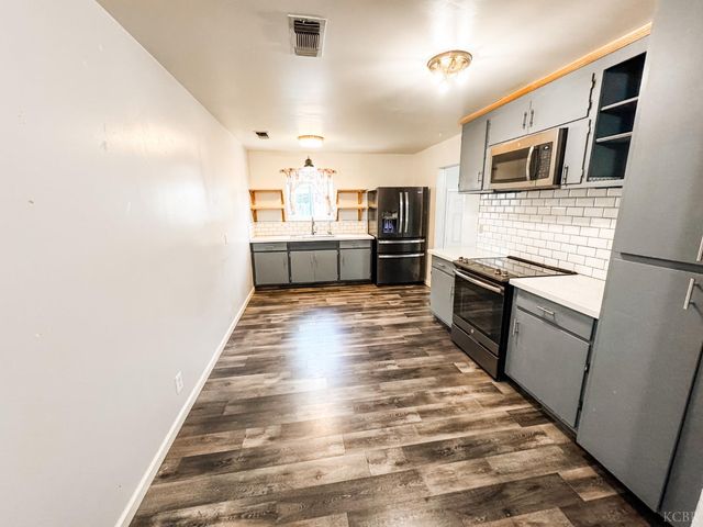 425 W Spring Lane, Lemoore, CA 93245