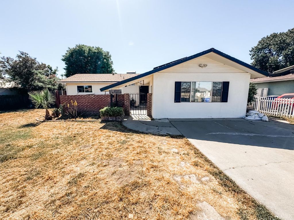 425 W Spring Lane, Lemoore, CA 93245