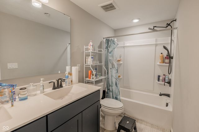 8910 Howlett Lane, Indianapolis, IN 46259