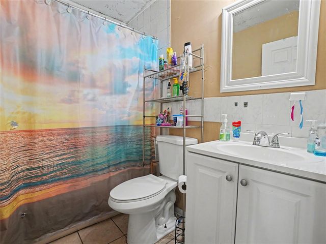 205 W DIVISION STREET, Deland, FL 32720