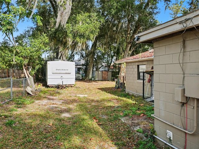 205 W DIVISION STREET, Deland, FL 32720