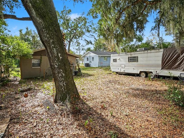 205 W DIVISION STREET, Deland, FL 32720
