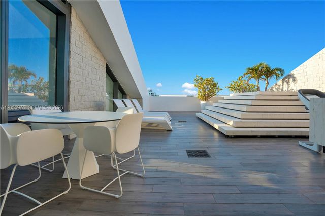 88 SW 7th Street PH 4303, Miami, FL 33130