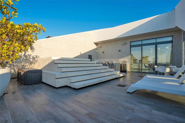 88 SW 7th Street PH 4303, Miami, FL 33130