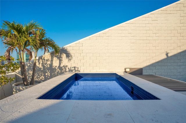 88 SW 7th Street PH 4303, Miami, FL 33130
