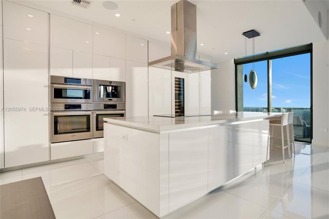 88 SW 7th Street PH 4303, Miami, FL 33130