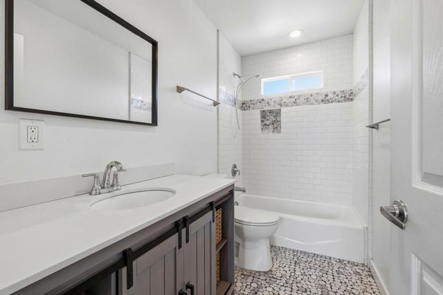 16 Airport Road, Freedom, CA 95019