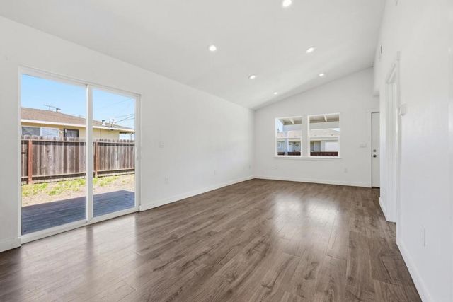 16 Airport Road, Freedom, CA 95019