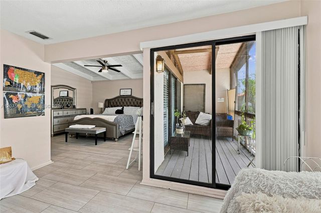 958 Mockingbird Lane 513, Plantation, FL 33324