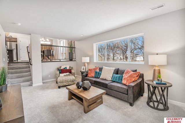 5662 N 183 Avenue, Elkhorn, NE 68022