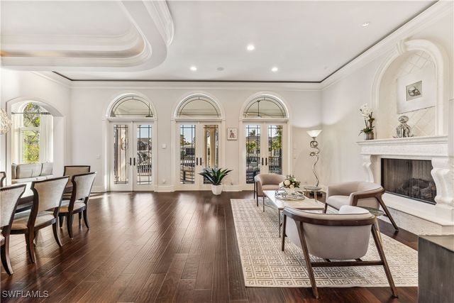280 Egret AVE, Naples, FL 34108