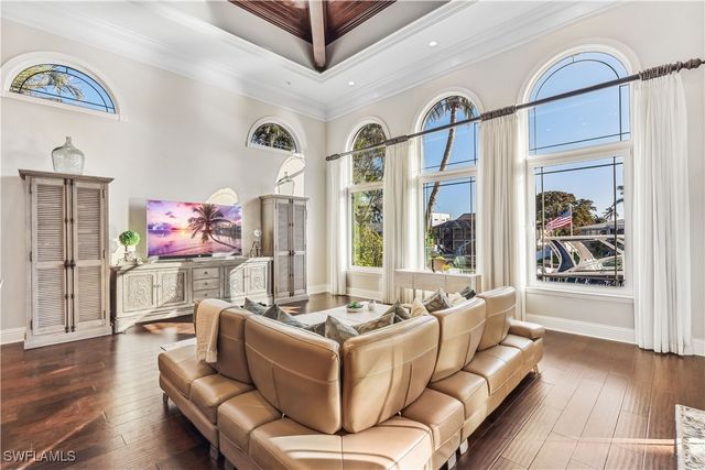 280 Egret AVE, Naples, FL 34108