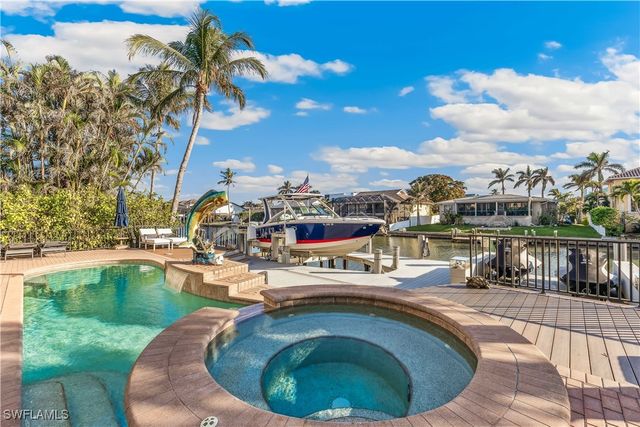 280 Egret AVE, Naples, FL 34108