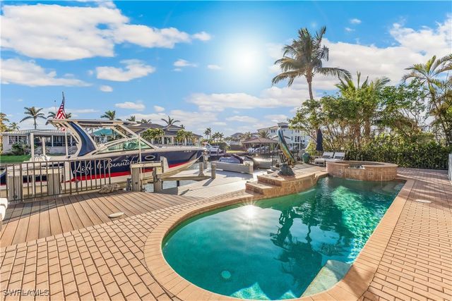 280 Egret AVE, Naples, FL 34108