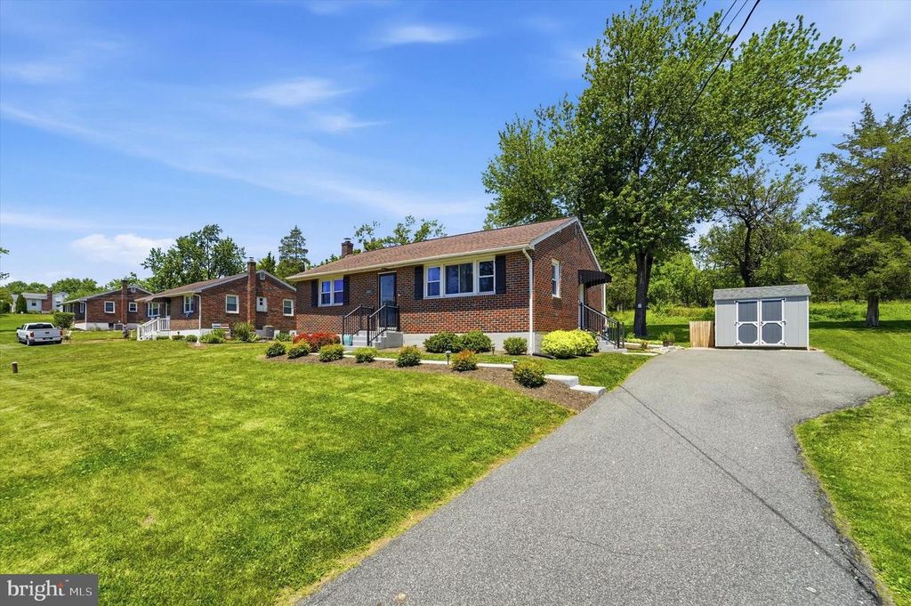 445 E MOYER RD, Pottstown, PA 19464