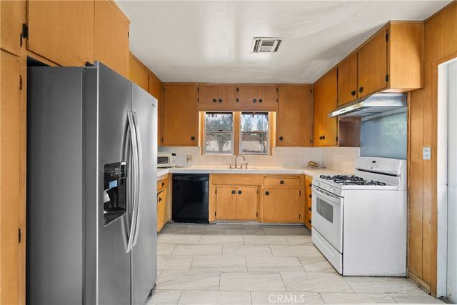7229 De Celis, Van Nuys, CA 91406